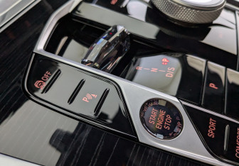 Подержанный автомобиль BMW X6 2025 года (17 фото)