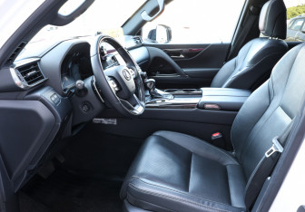 Подержанный автомобиль Lexus LX 2022 года (16 фото)