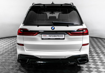 Подержанный автомобиль BMW X7 2020 года (6 фото)