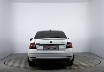 Подержанный автомобиль Skoda Octavia Liftback 2017 года (6 фото)