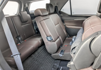 Подержанный автомобиль Toyota Fortuner 2020 года (13 фото)