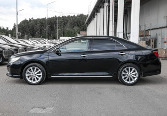 Подержанный автомобиль Toyota Camry Sedan 2012 года (8 фото)