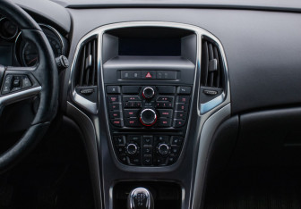 Подержанный автомобиль Opel Astra Hatchback 2012 года (14 фото)