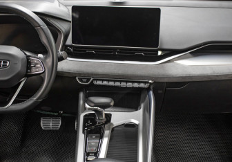 Подержанный автомобиль Geely Preface 2023 года (16 фото)