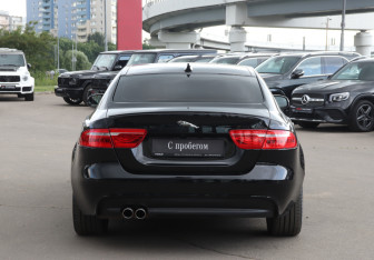 Подержанный автомобиль Jaguar XE 2018 года (6 фото)
