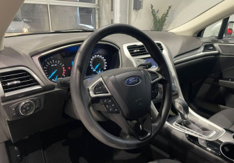 Подержанный автомобиль Ford Mondeo Sedan 2015 года (13 фото)