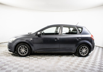 Подержанный автомобиль Kia Ceed Hatchback 2010 года (8 фото)