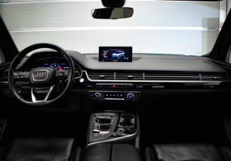 Подержанный автомобиль Audi Q7 2017 года (8 фото)