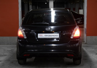Подержанный автомобиль Kia Rio Hatchback 2010 года (5 фото)