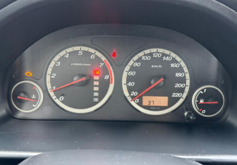 Подержанный автомобиль Honda CR-V 2004 года (12 фото)