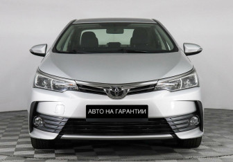 Подержанный автомобиль Toyota Corolla Sedan 2017 года (2 фото)
