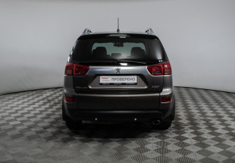 Подержанный автомобиль Peugeot 4007 2010 года (6 фото)