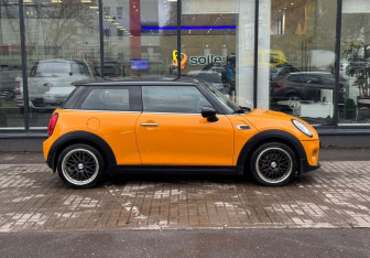 Подержанный автомобиль MINI Hatch 2016 года (4 фото)