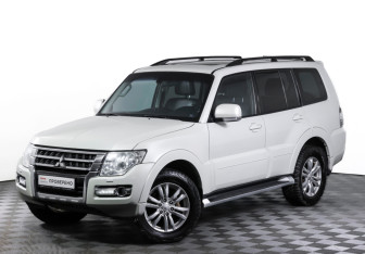 Подержанный автомобиль Mitsubishi Pajero 2015 года (22 фото)