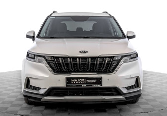 Подержанный автомобиль Kia Carnival 2021 года (2 фото)