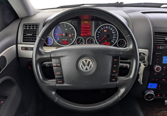Подержанный автомобиль Volkswagen Touareg 2009 года (22 фото)