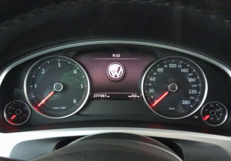 Подержанный автомобиль Volkswagen Touareg 2011 года (12 фото)
