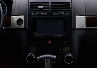 Подержанный автомобиль Volkswagen Touareg 2007 года (14 фото)