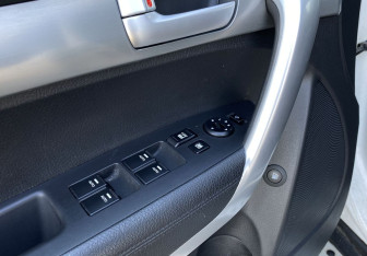 Подержанный автомобиль Kia Sorento 2012 года (19 фото)