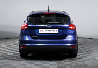 Подержанный автомобиль Ford Focus Hatchback 2017 года (6 фото)