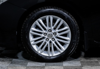 Подержанный автомобиль Lexus ES 2012 года (15 фото)