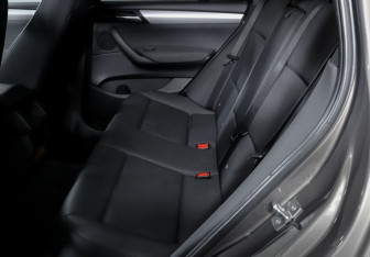 Подержанный автомобиль BMW X3 2011 года (10 фото)