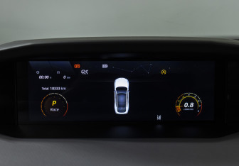 Подержанный автомобиль Changan UNI-V 2023 года (11 фото)