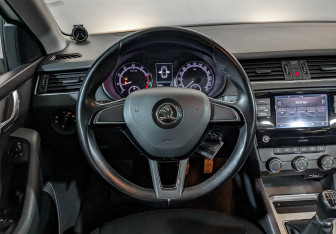 Подержанный автомобиль Skoda Octavia Liftback 2019 года (22 фото)