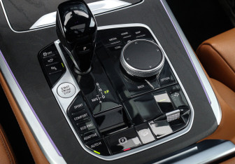 Подержанный автомобиль BMW X7 2022 года (26 фото)