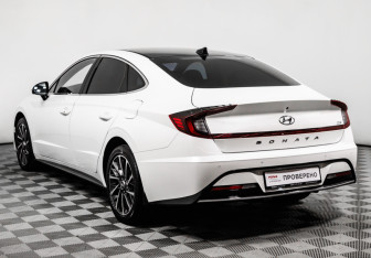 Подержанный автомобиль Hyundai Sonata 2022 года (7 фото)