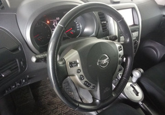 Подержанный автомобиль Nissan X-Trail 2012 года (12 фото)