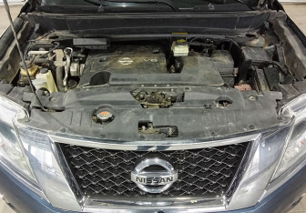 Подержанный автомобиль Nissan Pathfinder 2015 года (13 фото)