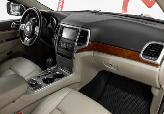 Подержанный автомобиль Jeep Grand Cherokee 2012 года (9 фото)