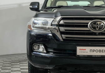 Подержанный автомобиль Toyota Land Cruiser Suv 2019 года (28 фото)