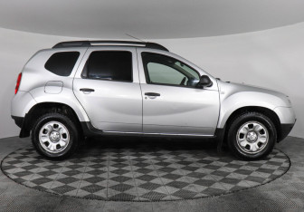Подержанный автомобиль Renault Duster 2012 года (4 фото)