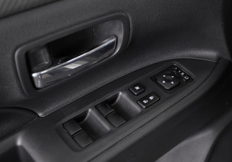 Подержанный автомобиль Mitsubishi Outlander 2014 года (8 фото)