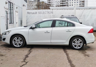 Подержанный автомобиль Volvo S60 2011 года (7 фото)