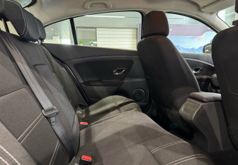 Подержанный автомобиль Renault Fluence 2014 года (11 фото)