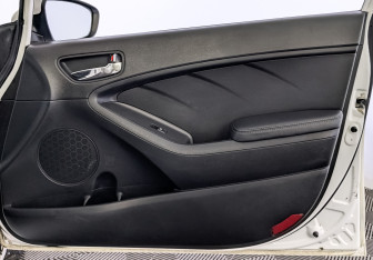 Подержанный автомобиль Kia Cerato Sedan 2015 года (25 фото)