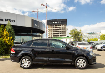 Подержанный автомобиль Volkswagen Polo Sedan 2010 года (3 фото)