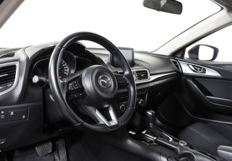 Подержанный автомобиль Mazda 3 Sedan 2018 года (12 фото)