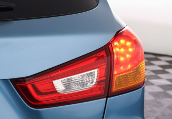 Подержанный автомобиль Mitsubishi ASX 2010 года (18 фото)