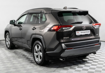 Подержанный автомобиль Toyota RAV4 2020 года (7 фото)
