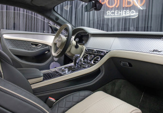 Подержанный автомобиль Bentley Continental GT Coupe 2021 года (11 фото)