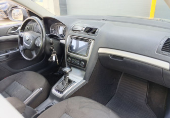 Подержанный автомобиль Skoda Octavia Liftback 2012 года (8 фото)