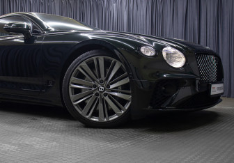 Подержанный автомобиль Bentley Continental GT Coupe 2021 года (29 фото)