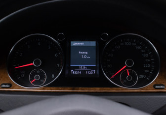 Подержанный автомобиль Volkswagen Passat CC 2013 года (12 фото)