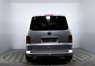 Подержанный автомобиль Volkswagen Multivan 2004 года (5 фото)