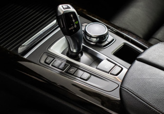 Подержанный автомобиль BMW X5 2016 года (16 фото)