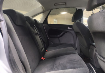 Подержанный автомобиль Ford Focus Sedan 2007 года (14 фото)